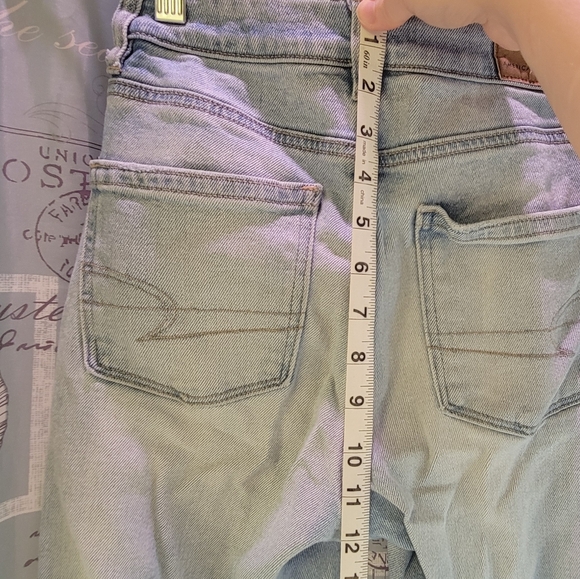 American Eagle Outfitters Light Wash Ripped Boyfriend Jeans - Picture 8 of 15